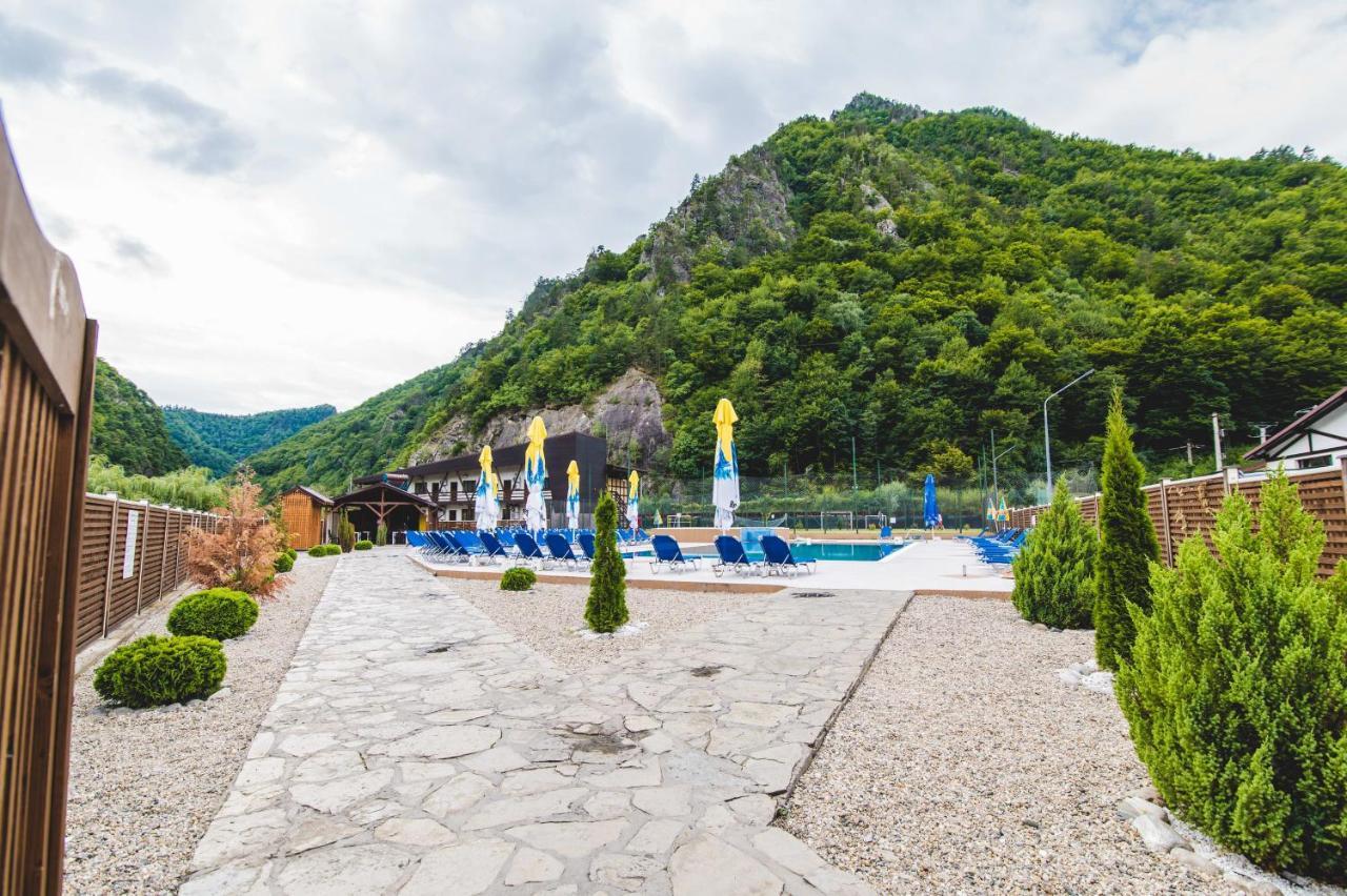 Hotel Class Brezoi Exterior foto